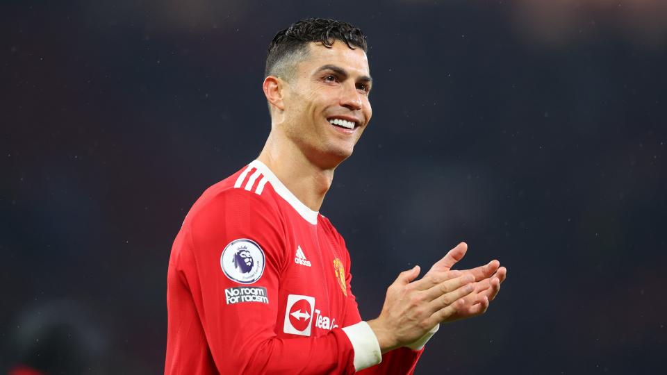 Cristiano Ronaldo aplaude a los aficionados del Manchester United en Old Trafford