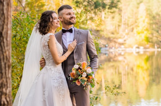 Pareja feliz de boda
