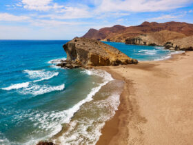 Descubre la belleza de Playa El Playazo: Un paraíso en la Costa Española