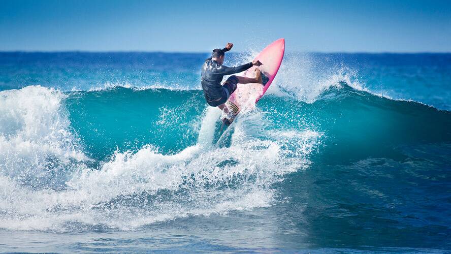 Descubre las mejores playas para practicar surf en Almería