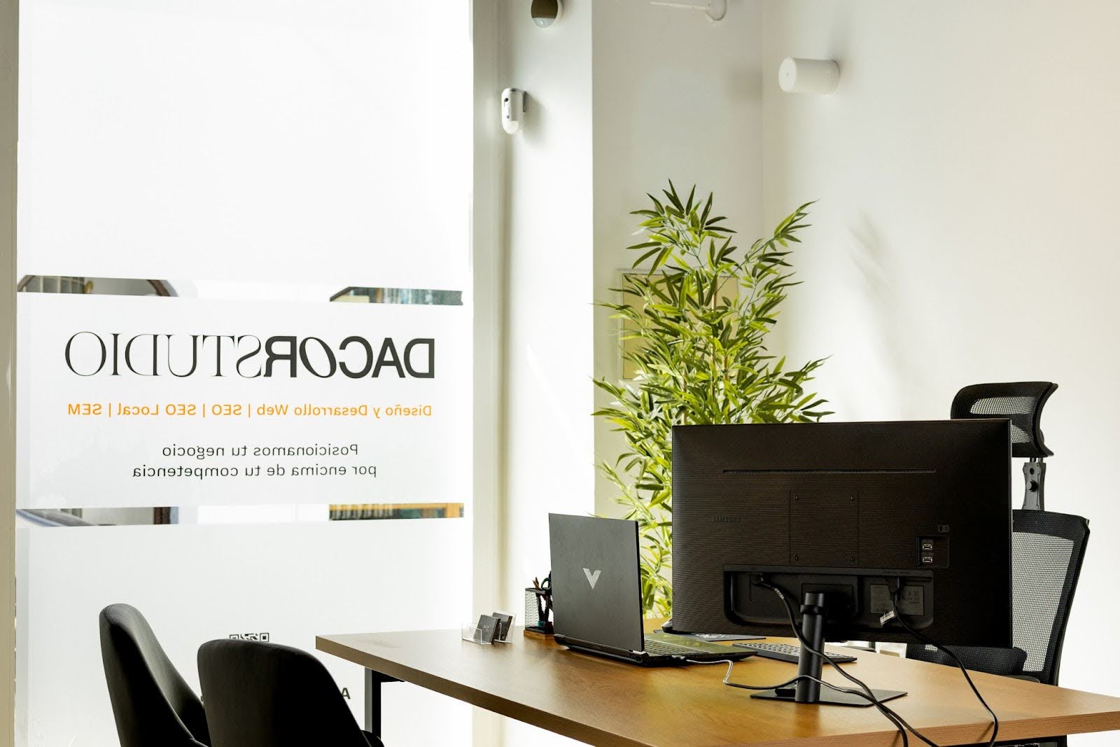 Claves para un sitio web efectivo en Cádiz: diseño, SEO y marketing unnamed 2025 12 01T162552.925